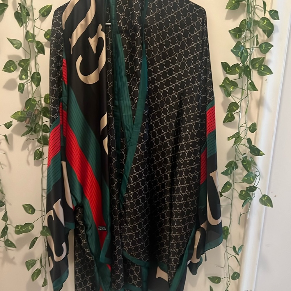 NWOT 2 piece kimono LUX (Gucci)
